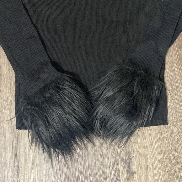 Shein faux fur cuff long sleeve knit top with gold buttons, medium - Picture 10 of 11
